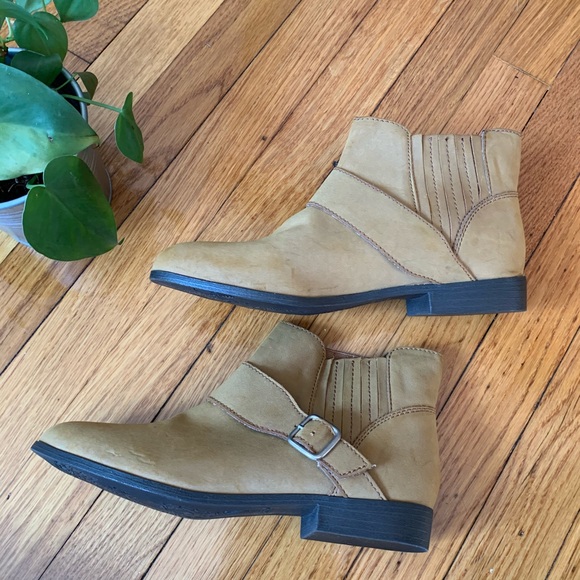 Kenneth Cole Tan Booties Sz. 7.5 - Picture 2 of 6